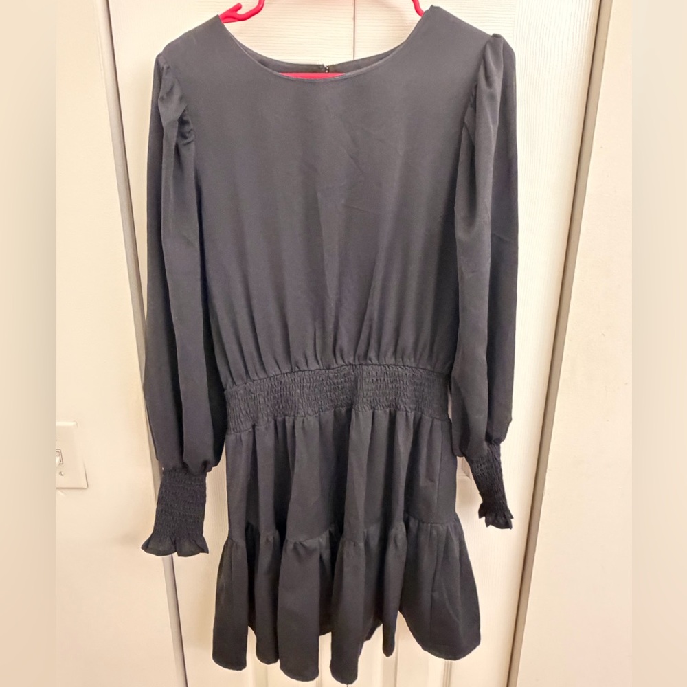 🔴Black Long-Sleeve Smocked Waist Dress